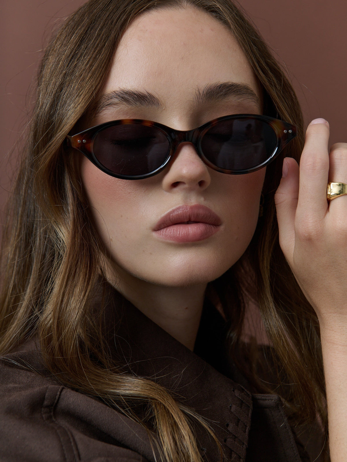 Aire Sleek Oval Sunglasses