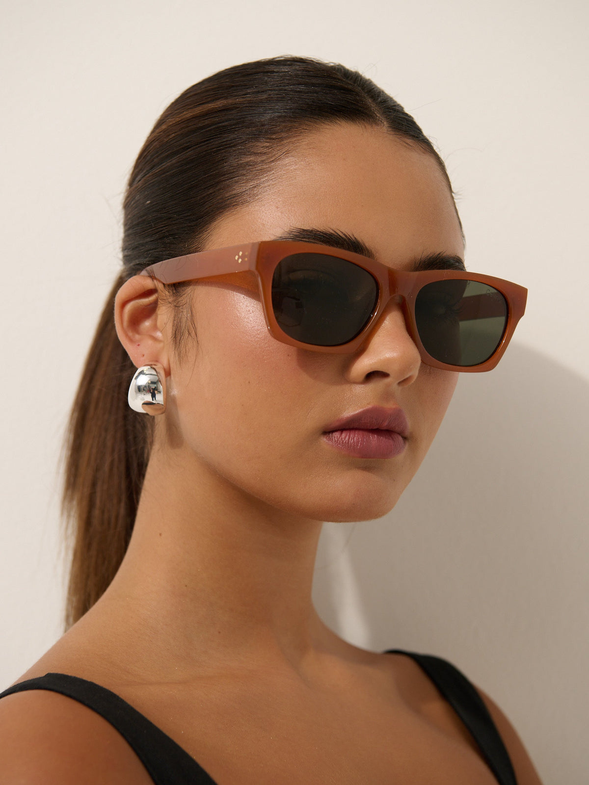 Ria Minimalist Square Sunglasses